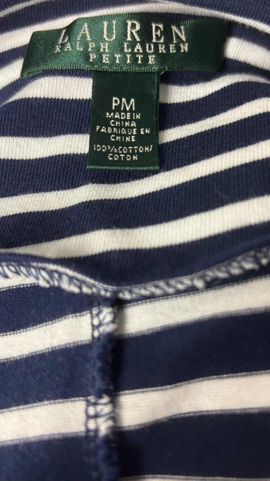 Blazer à rayures décontractées et boutons dorés Lauren Ralph Lauren petite, taille small. Vue de l'étiquette.