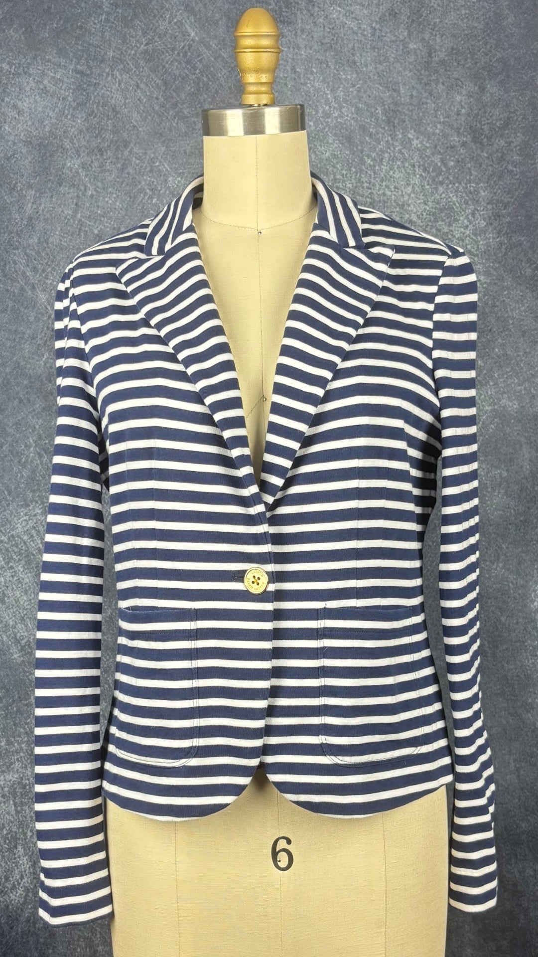 Blazer à rayures décontractées et boutons dorés Lauren Ralph Lauren petite, taille small. Vue de face.