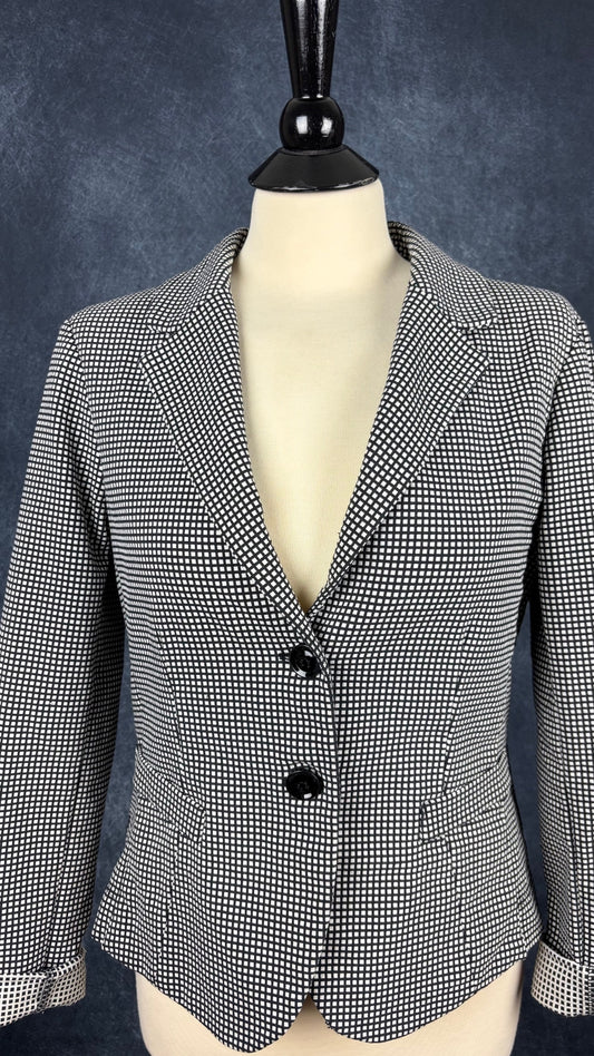 Blazer décontracté chic à petits carrés noirs et crème Imperial, taille xl qui fait plus medium/large. Vue de face.