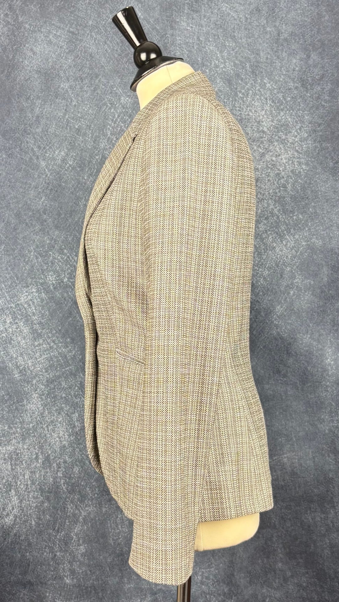 Blazer en tweed léger teintes de gris Teenflo, taille 8. Vue de côté.