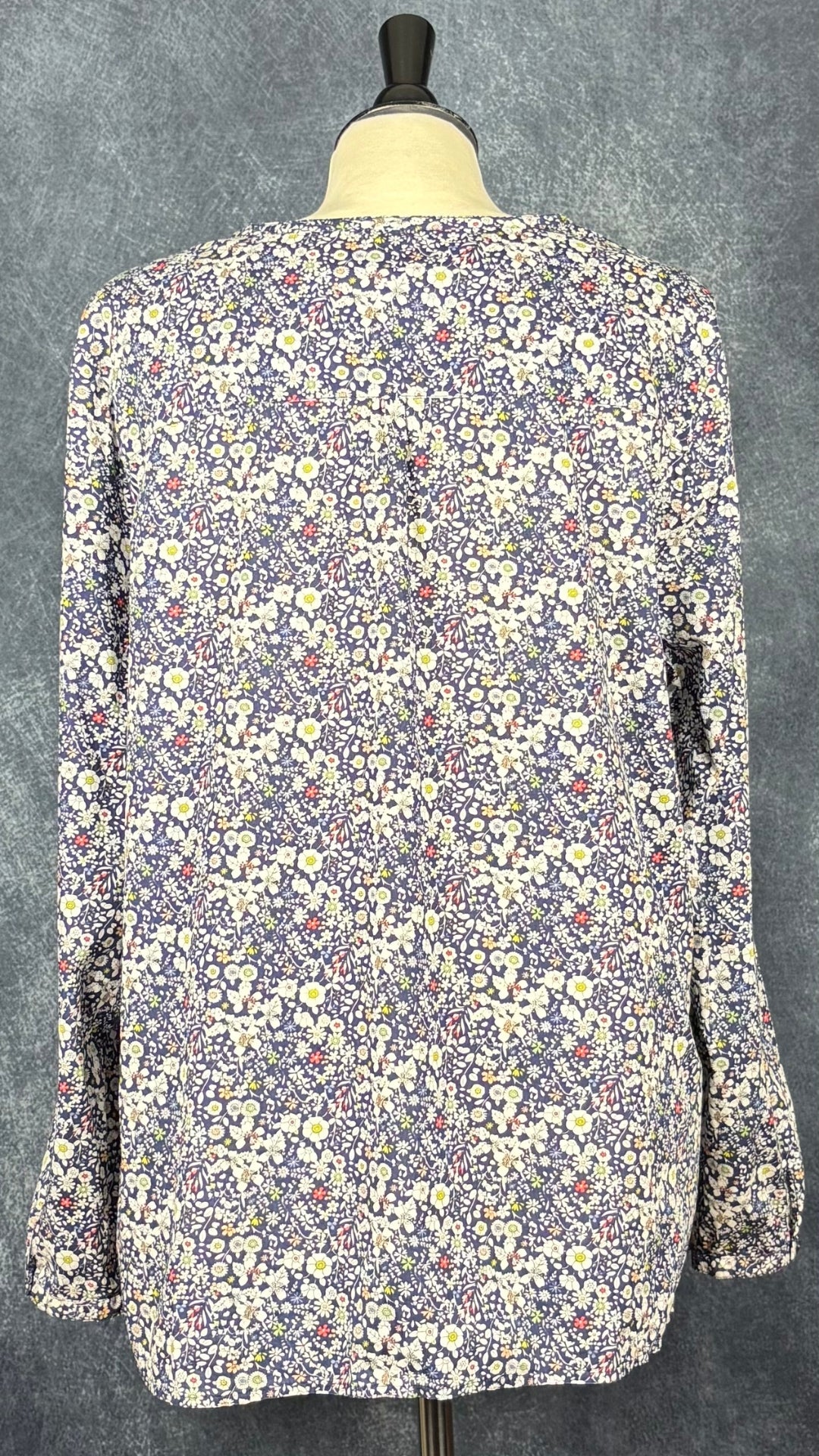 Blouse en doux coton Liberty Art Fabrics à motifs floraux, taille xl. Vue de dos.