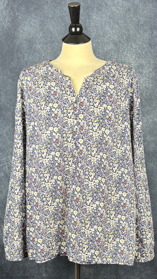 Blouse en doux coton Liberty Art Fabrics à motifs floraux, taille xl. Vue de face.