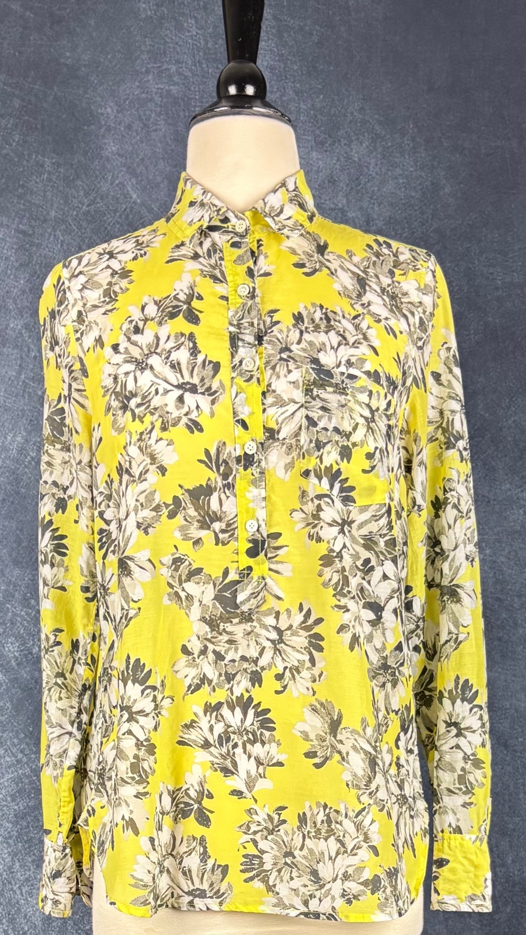 Blouse en coton et soie jaune à motifs floraux J.Crew, taille 2 (xs/s). Vue de face.