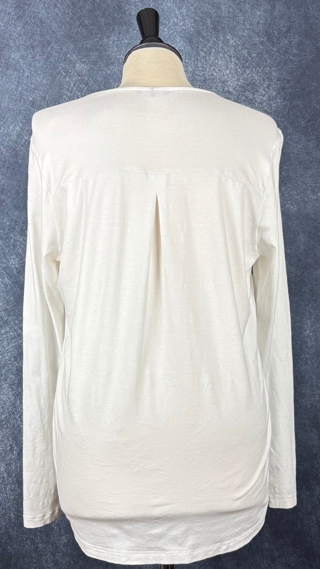 Blouse crème bi-matière à volant central Olsen, taille medium. Vue de dos.