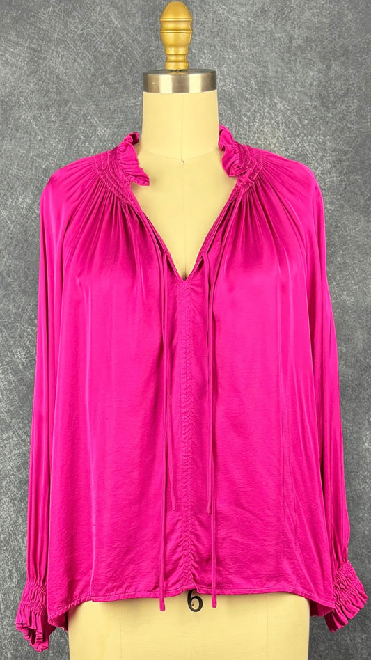 Blouse fluide satinée à col plissé fuchsia Suncoo, taille 1 (m/l). Vue de face.