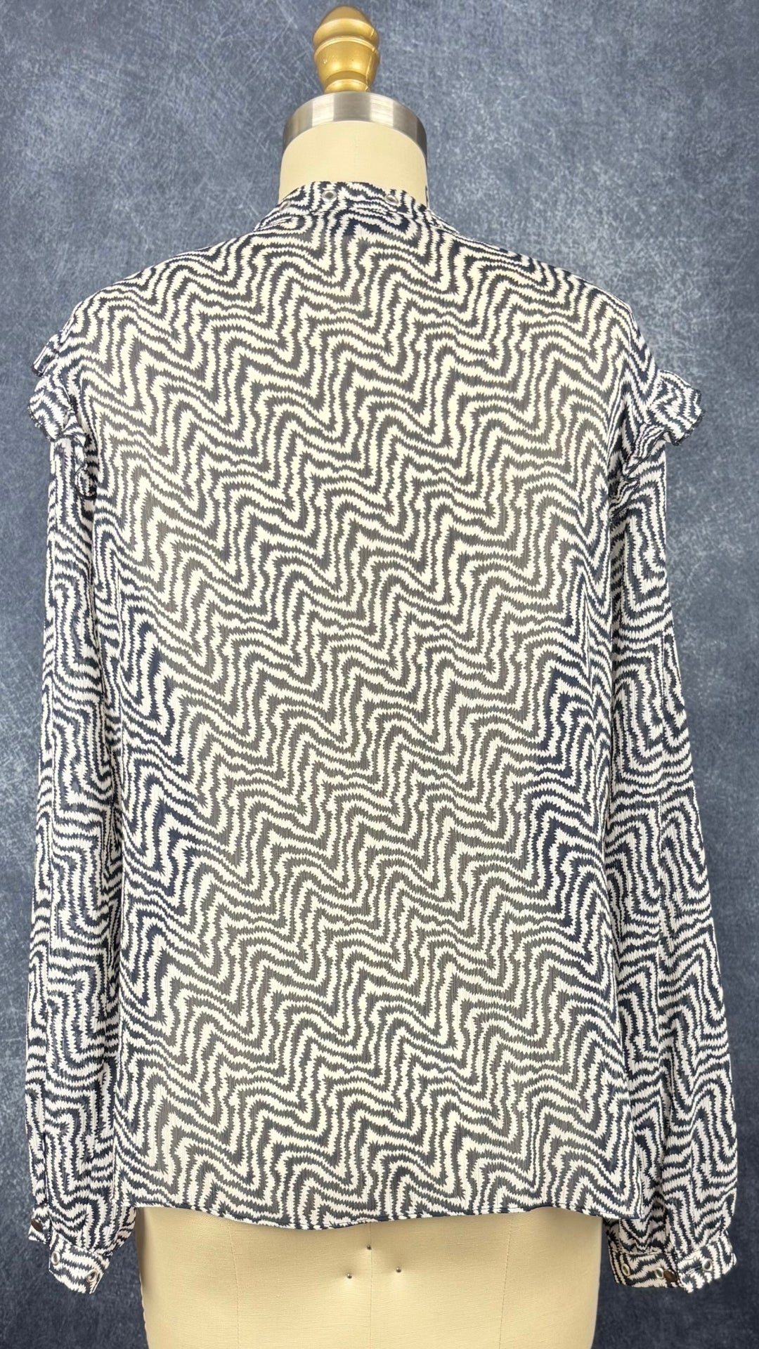 Blouse fluide crème à motifs zigzag Scotch & Soda, taille estimée à small/medium. Vue de dos.