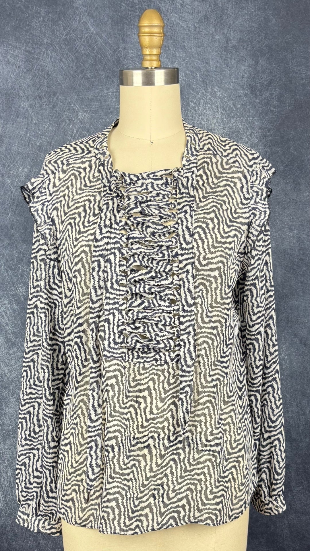 Blouse fluide crème à motifs zigzag Scotch & Soda, taille estimée à small/medium. Vue de face.