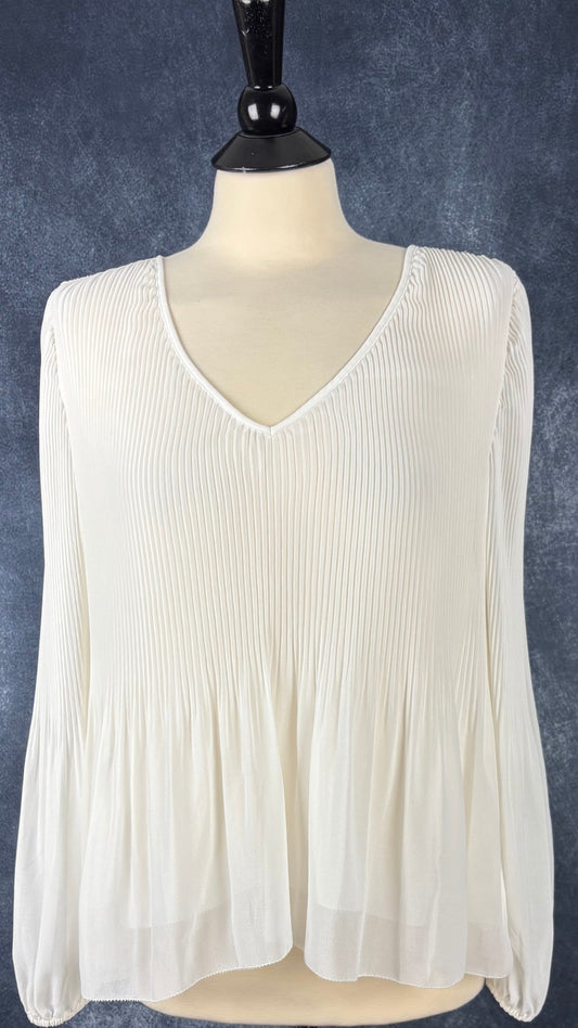 Blouse fluide plissée crème Wilfred, modèle Daydreamer, taille medium. Vue de face.