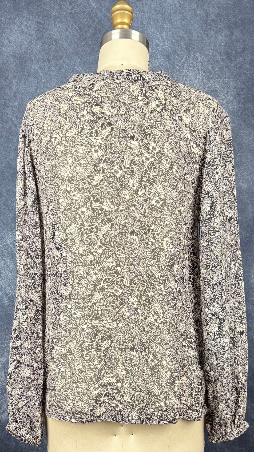 Blouse fluide à motifs floraux, légèrement translucide noir et beige Part Two, taille 38 (m). Vue de dos.