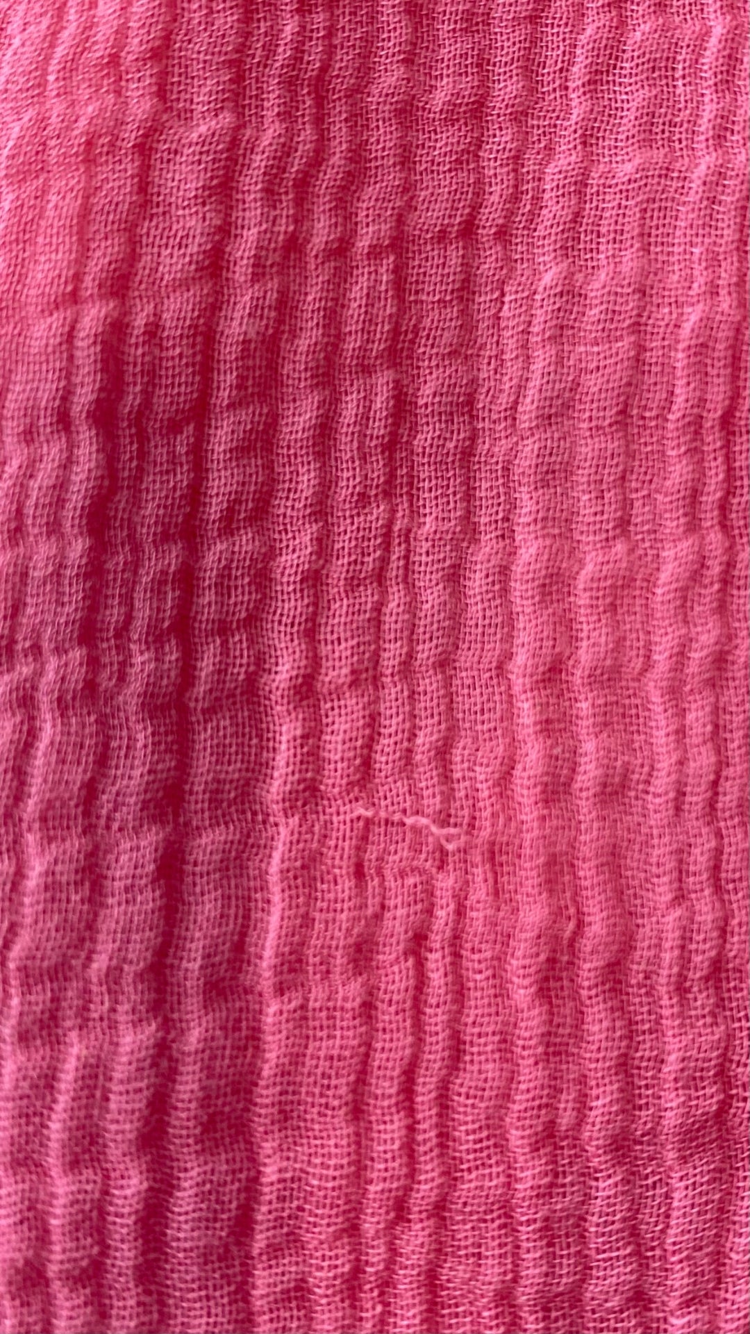 Blouse gaze de coton rose Tommy Bahama, taille small. Vue de petit fil tiré.