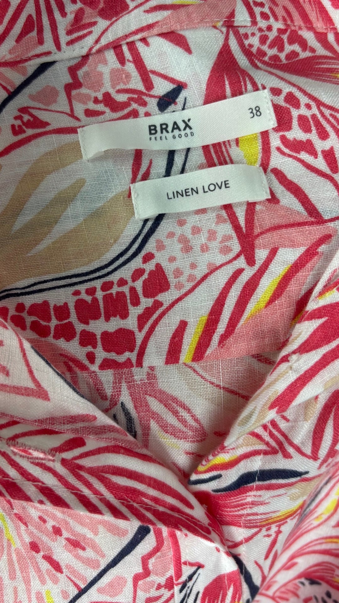 Blouse en lin à motifs tropicaux colorés Brax, taille 38 (medium). Vue de l'étiquette.