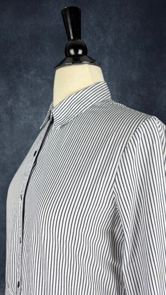 Blouse à rayures et ourlet asymétrique Scotch & Soda, taille xs. Vue de l'encolure.