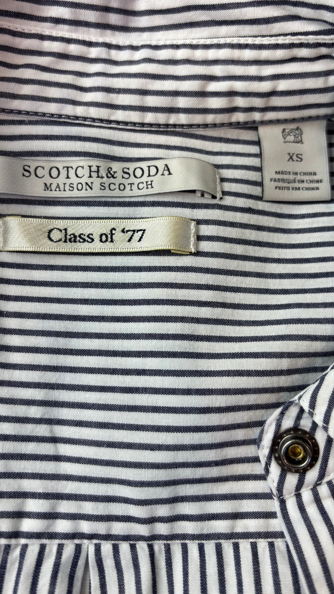 Blouse à rayures et ourlet asymétrique Scotch & Soda, taille xs. Vue de l'étiquette.