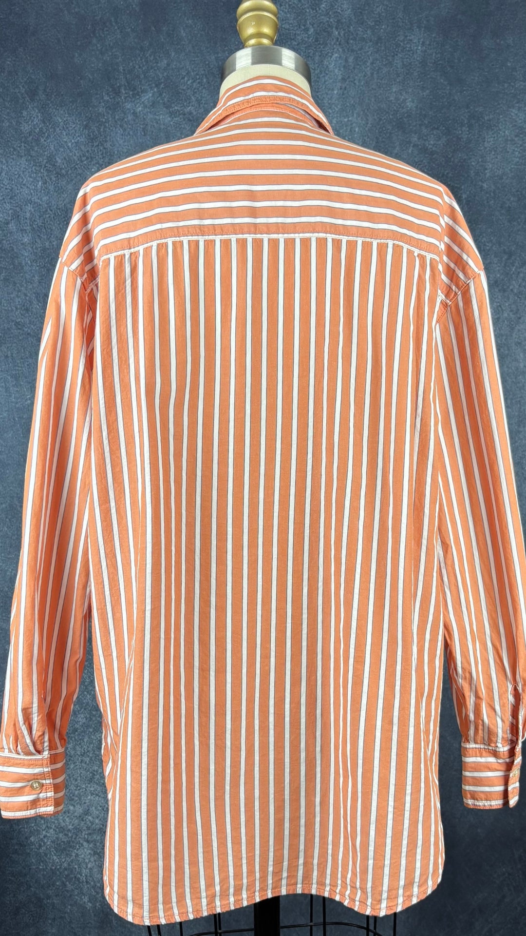 Blouse ample à rayures pêche, blanc crème et bleu gris Woolworths, taille xs. Vue de dos.