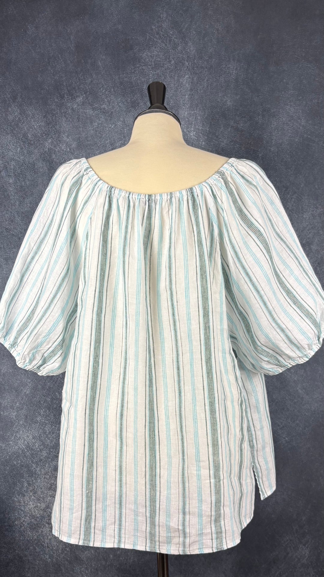 Blouse à rayures charcoal et turquoise Talbots plus, taille 2X. Vue de dos.