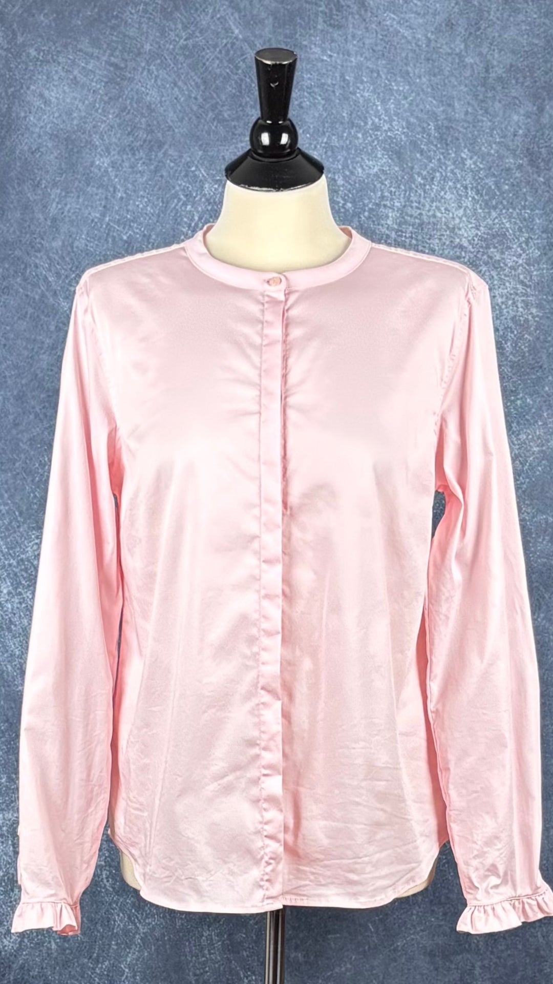 Blouse rose doux avec petits frisons au bas des manches Mos Mosh, taille large. Vue de face.