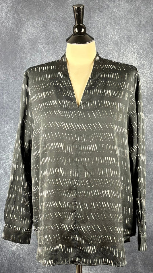 Blouse en soie et coton à petits motifs Eileen Fisher, taille medium. Vue de face.