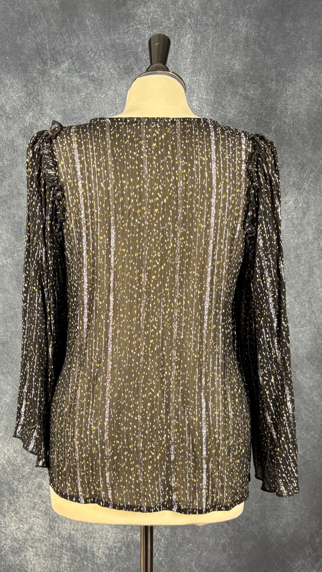 Blouse translucide à motifs argent et or InWear, taille 10. Vue de dos.