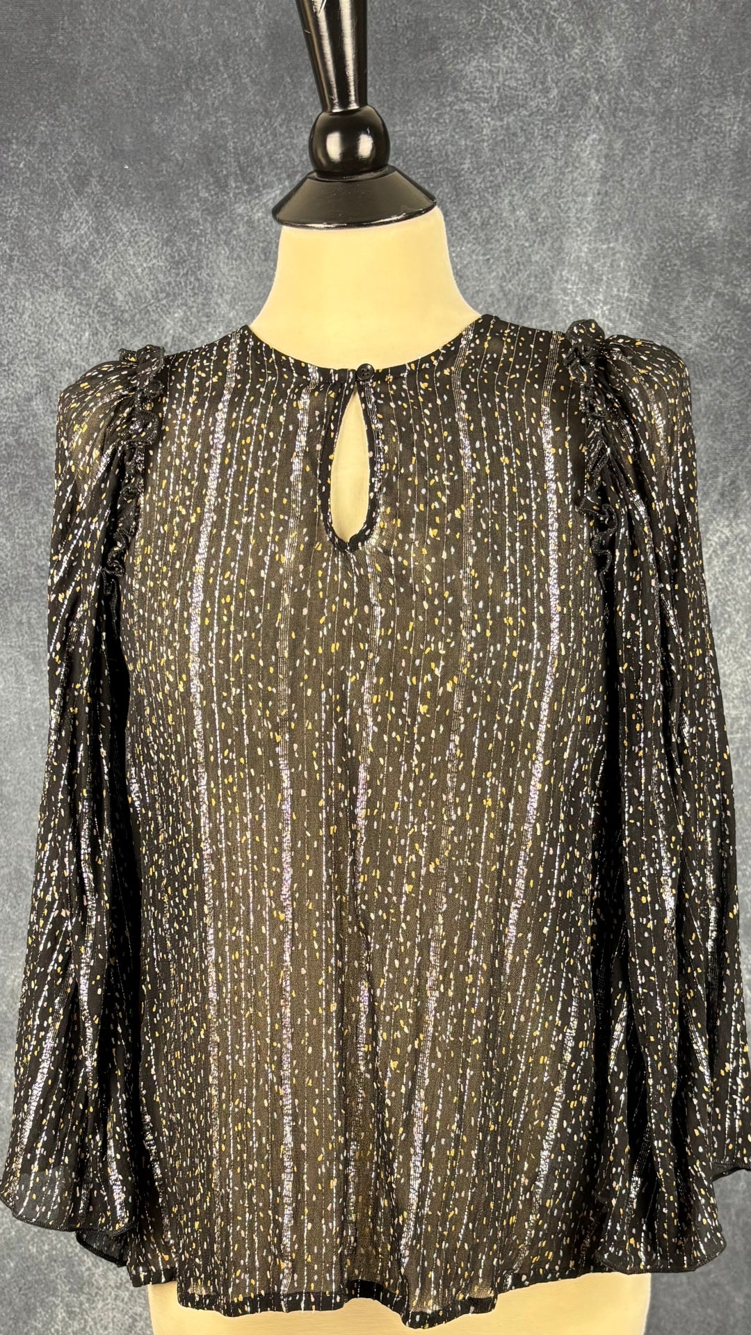 Blouse translucide à motifs argent et or InWear, taille 10. Vue de face.