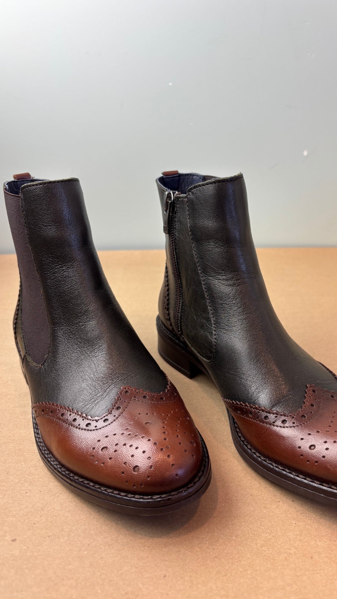 Bottillon en cuir Oxford de la marque Dorking, modèle Tierre, taille 36 (6). Vue de face.