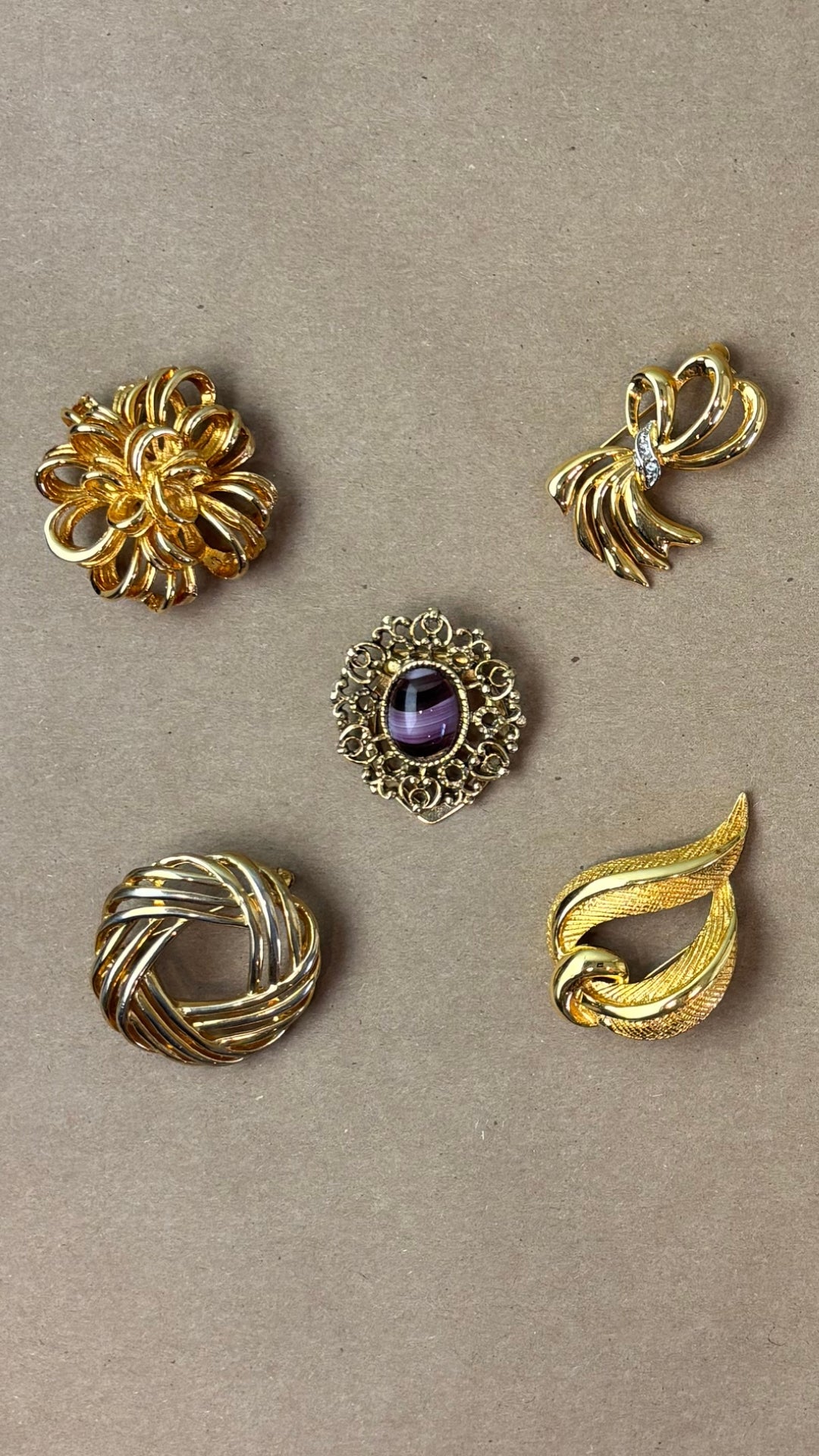 Broches vintage variées dorées - 5 modèles disponibles 