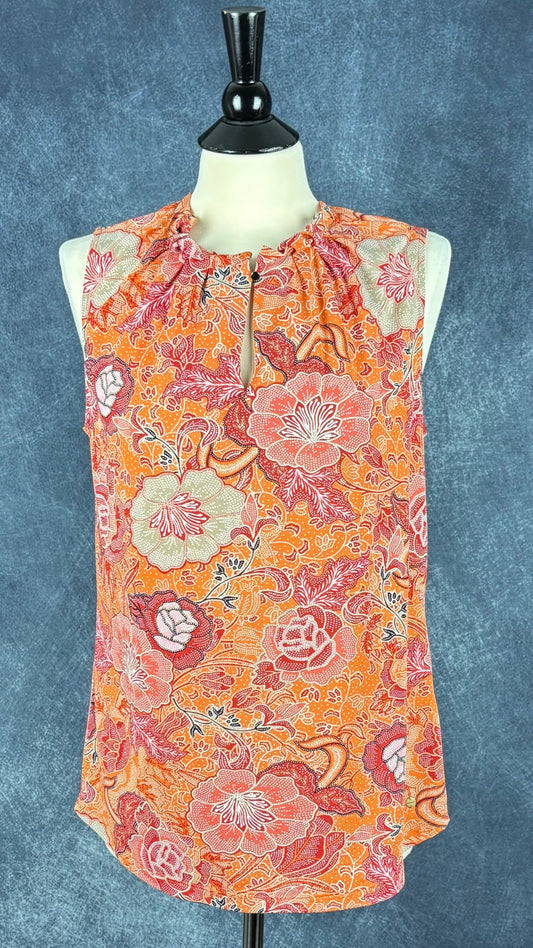 Camisole colorée à motifs floraux Olsen, taille estimée à medium. Vue de face.