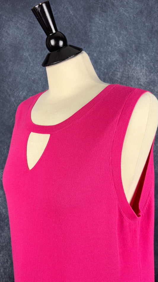 Camisole en fin tricot fuchsia Tristan, taille xl. Vue de l'encolure.
