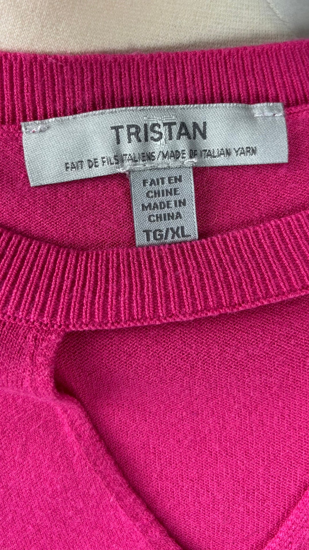 Camisole en fin tricot fuchsia Tristan, taille xl. Vue de l'étiquette.
