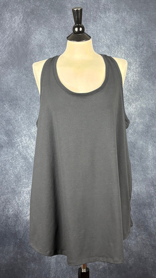 Camisole noire dos nageur et encolure ronde Oraki, taille 2X. Vue de face.