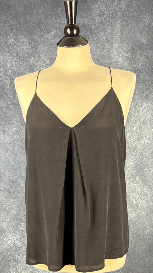 Camisole noire délicate en soie Joie, taille medium. Vue de face.
