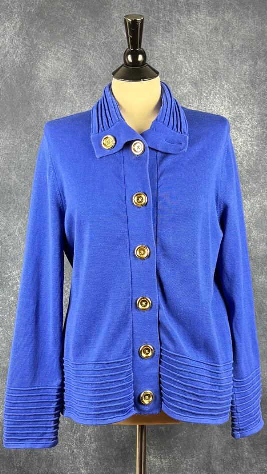 Cardigan bleu vif en fin tricot avec gros boutons dorés Jones New York Signature, taille xl. Vue de face.