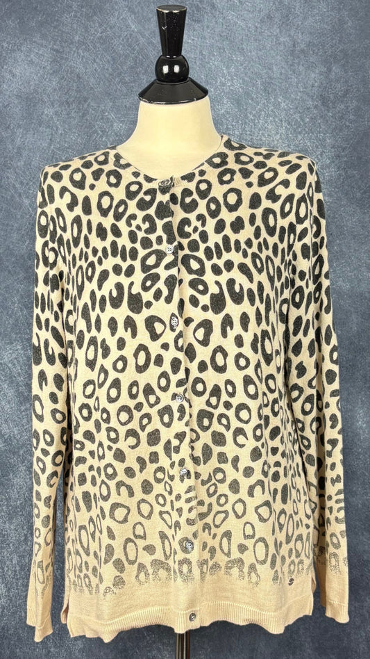 Cardigan léger avec touche de cachemire à motif animalier, Brax, taille 42 (large). Vue de face.