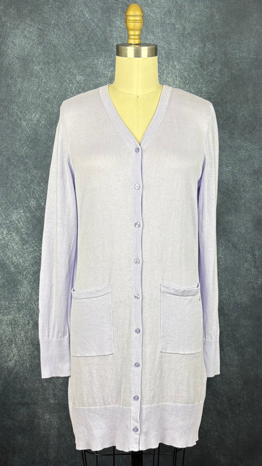 Cardigan long en coton fin lilas avec des poches Luhta, taille small. Vue de face.