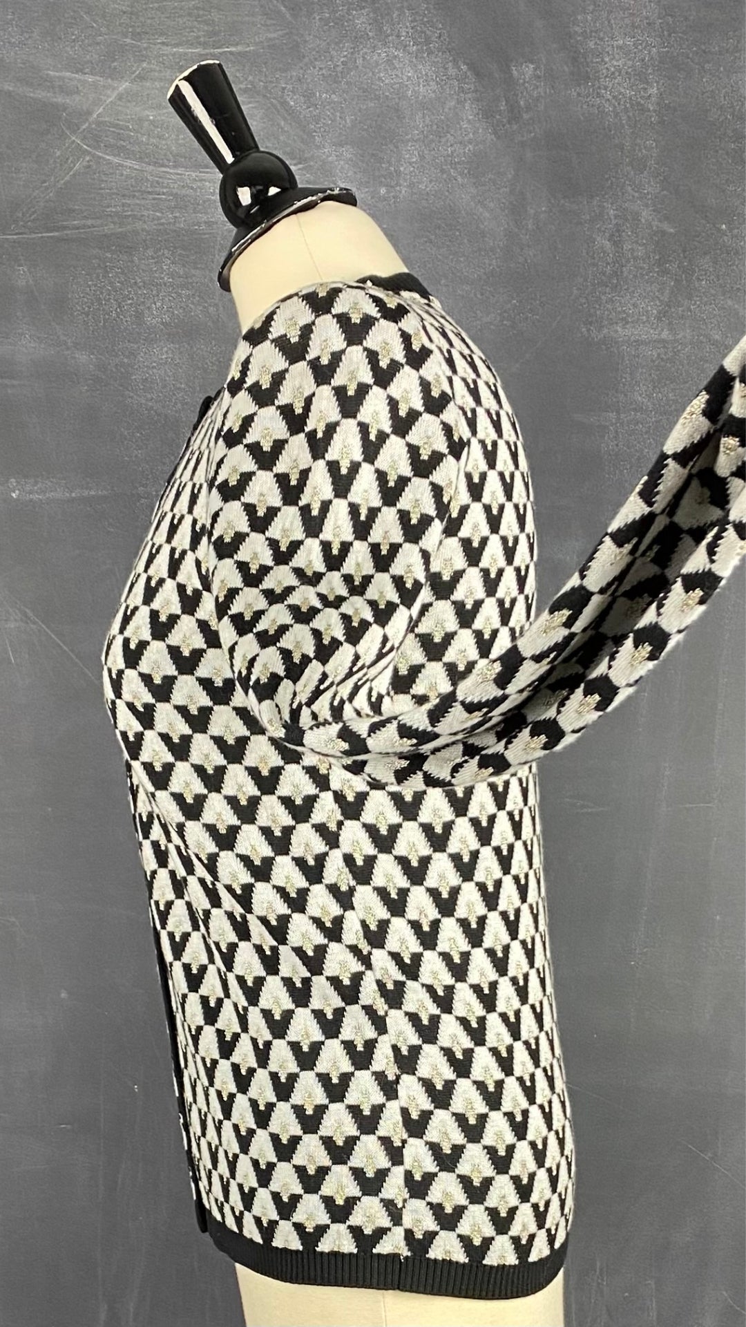 Cardigan tricot motif geo Icône, taille small. Vue de côté.