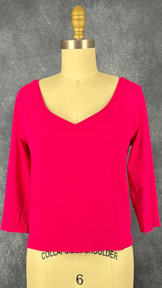 Chandail à col large en V rose fuchsia Isabelle Elie Boutique, taille estimée à s/m. Vue de face.