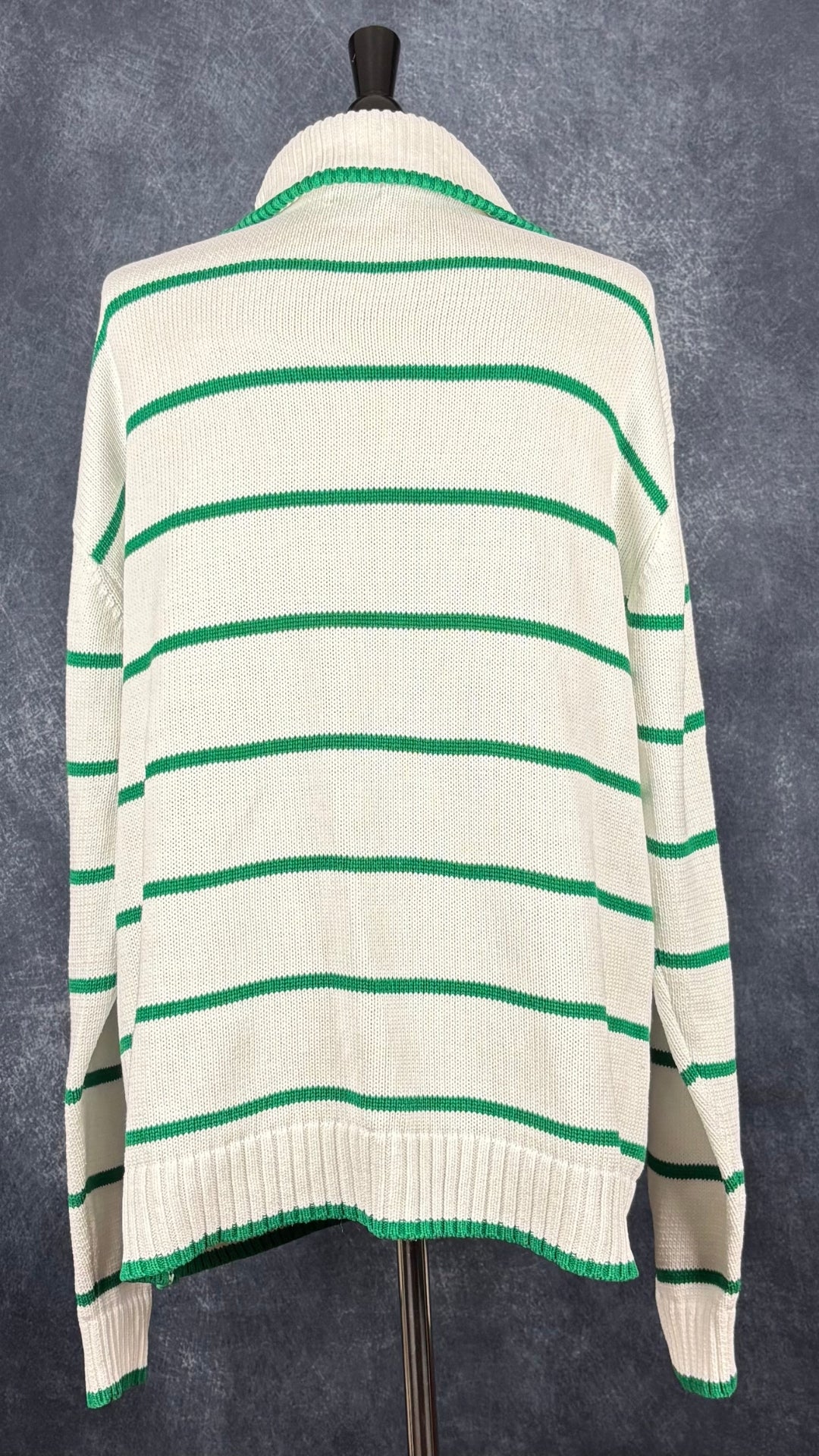 Chandail demi-zip en tricot de coton crème à rayures vertes United Colors of Benetton, taille xl. Vue de dos.