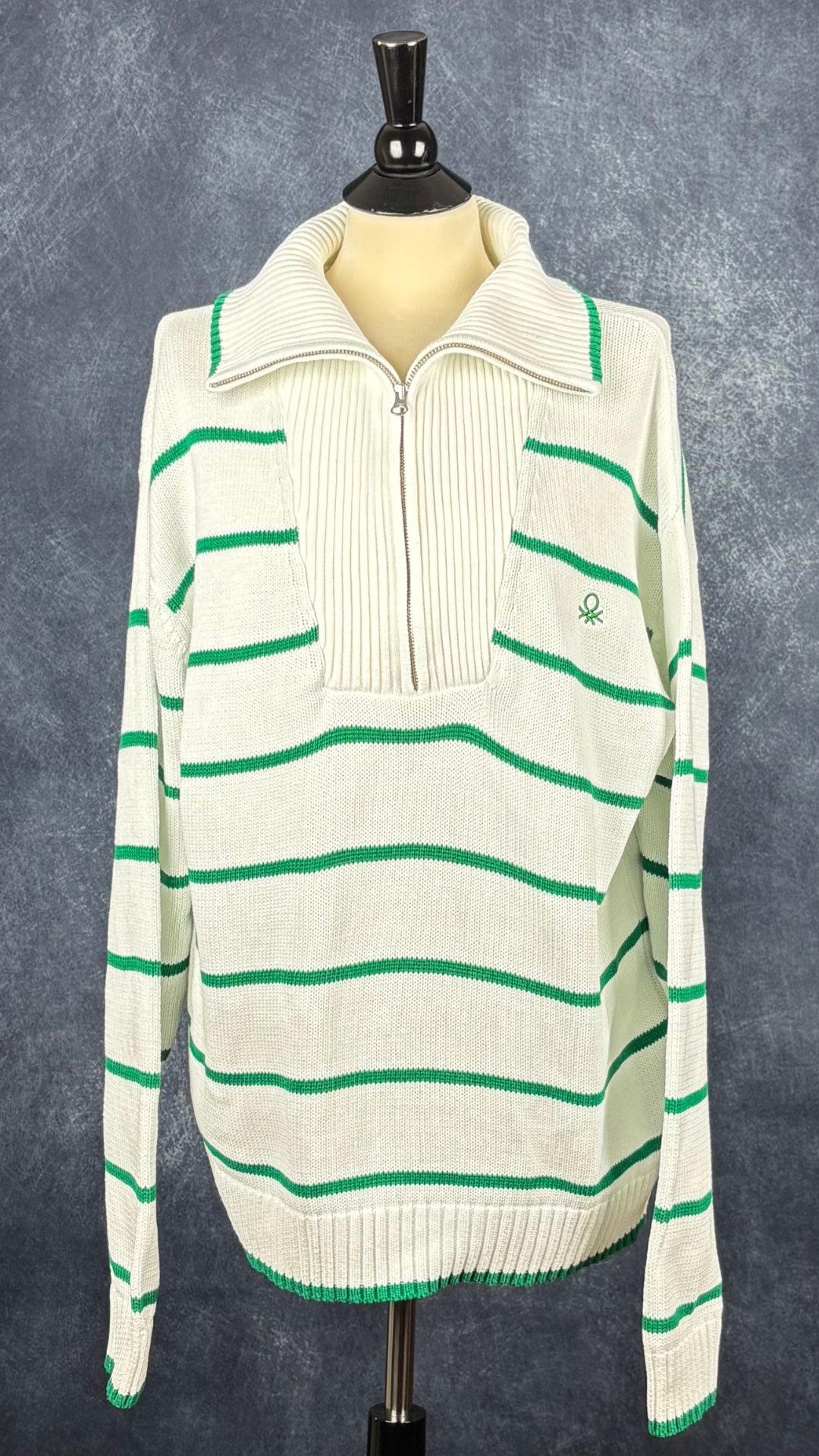 Chandail demi-zip en tricot de coton crème à rayures vertes United Colors of Benetton, taille xl. Vue de face.