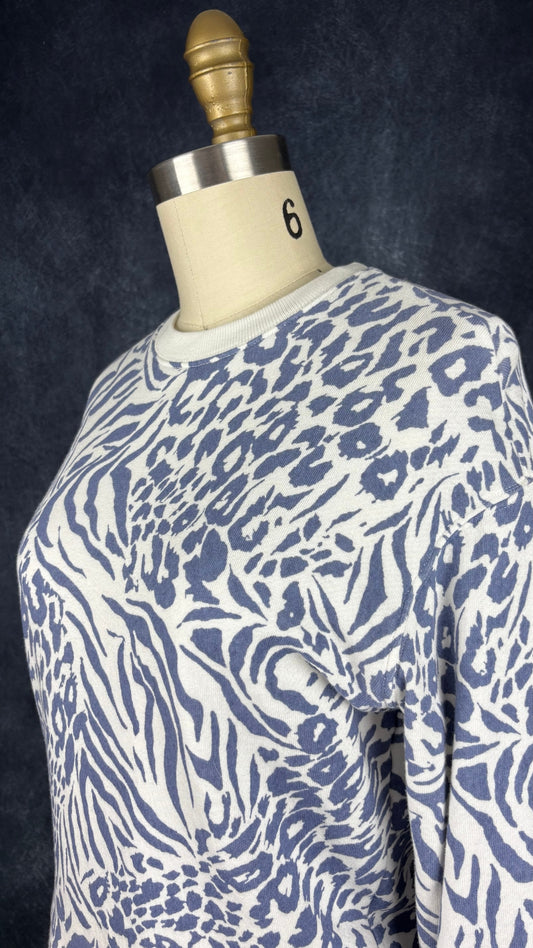 Chandail en french terry à motifs animaliers Rails, taille xs. Vue de l'encolure.