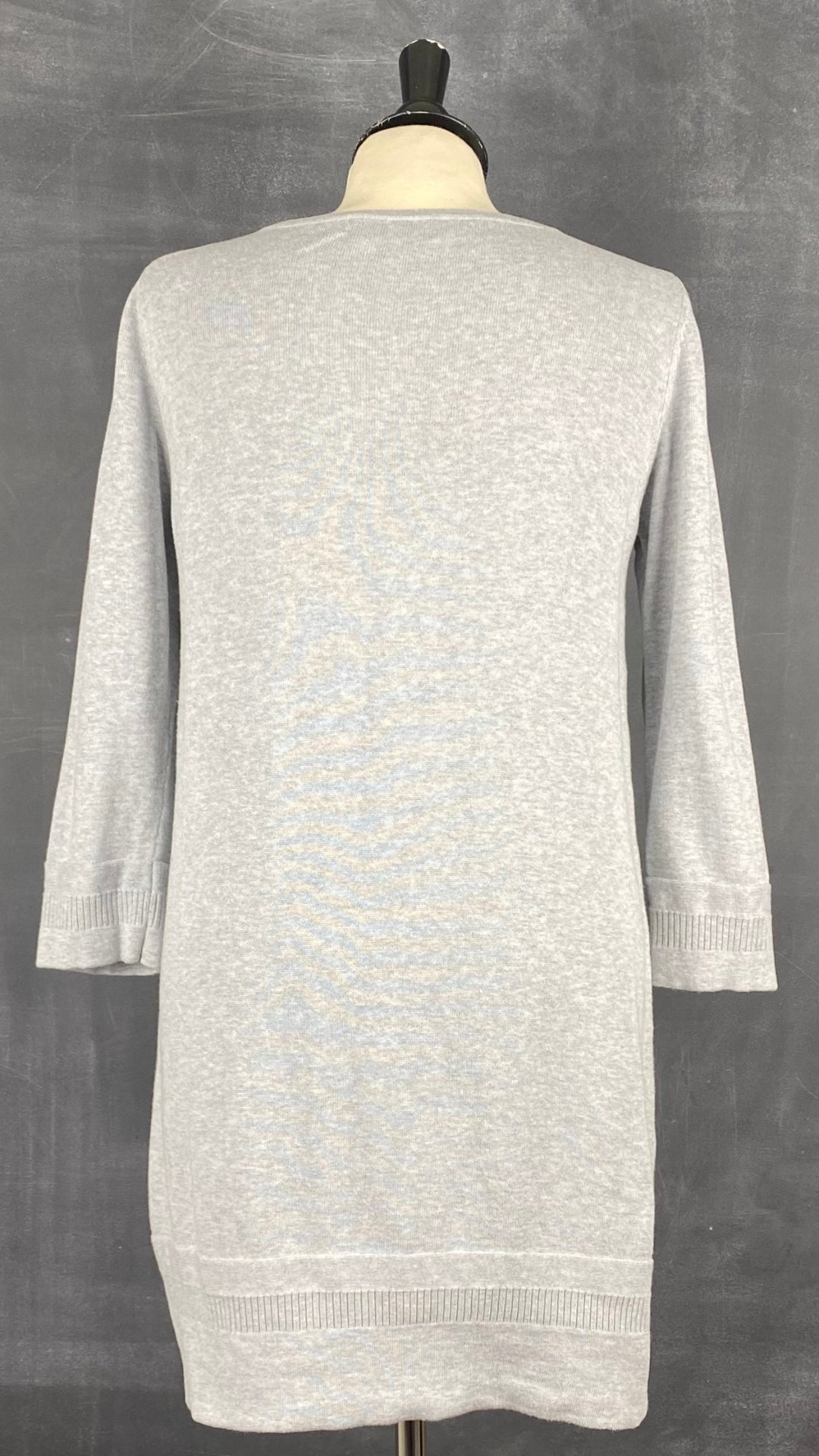 Chandail long tricot gris coton égyptien Ça va de soi, taille medium. Vue de dos.