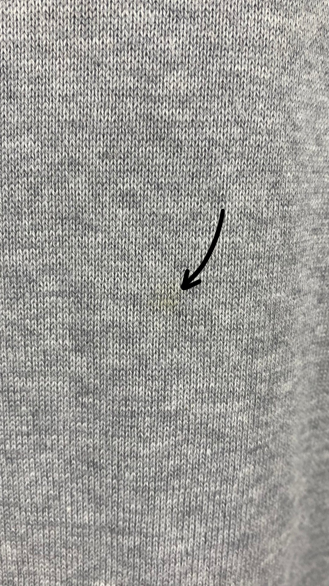 Chandail long tricot gris coton égyptien Ça va de soi, taille medium. Vue de la mini tache.