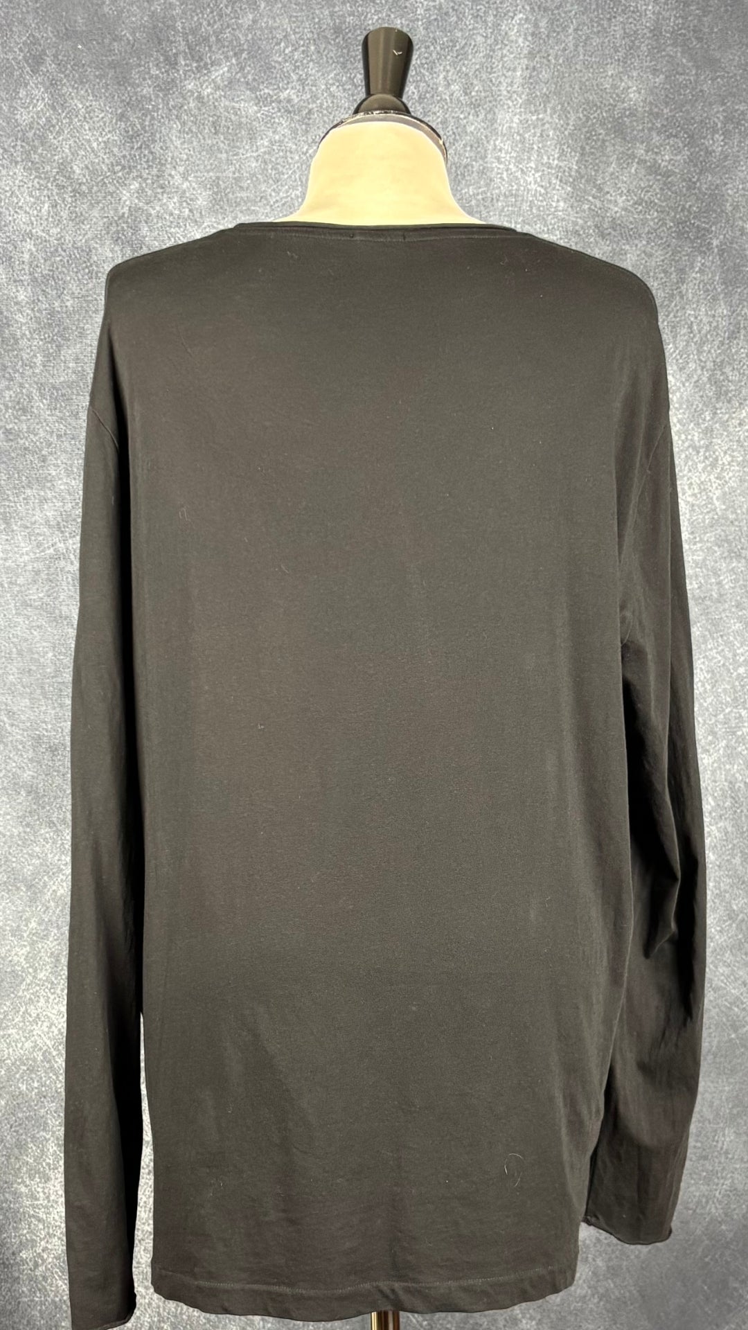 Chandail noir de base à manches longues Filippa K, taille l (xl). Vue de dos.