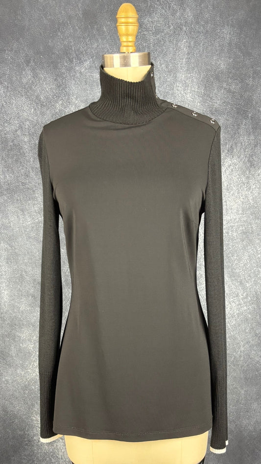 Chandail noir bi-matière à col montant I by Iris Setlakwe, taille small. Vue de face.