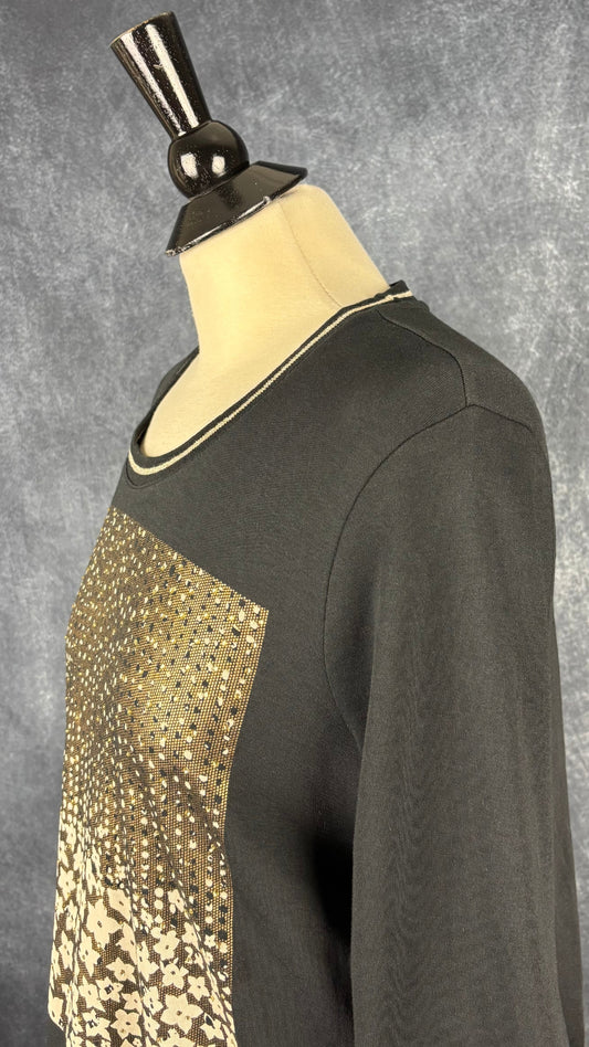 Chandail noir à motifs et cristaux dorés Olsen, taille 10 (m). Vue de l'encolure.