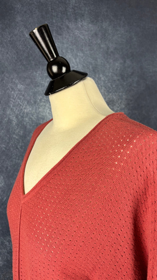 Chandail en tricot fin ajouré en mélange de coton et laine rouille rosé Part Two, taille medium. Vue de l'encolure.