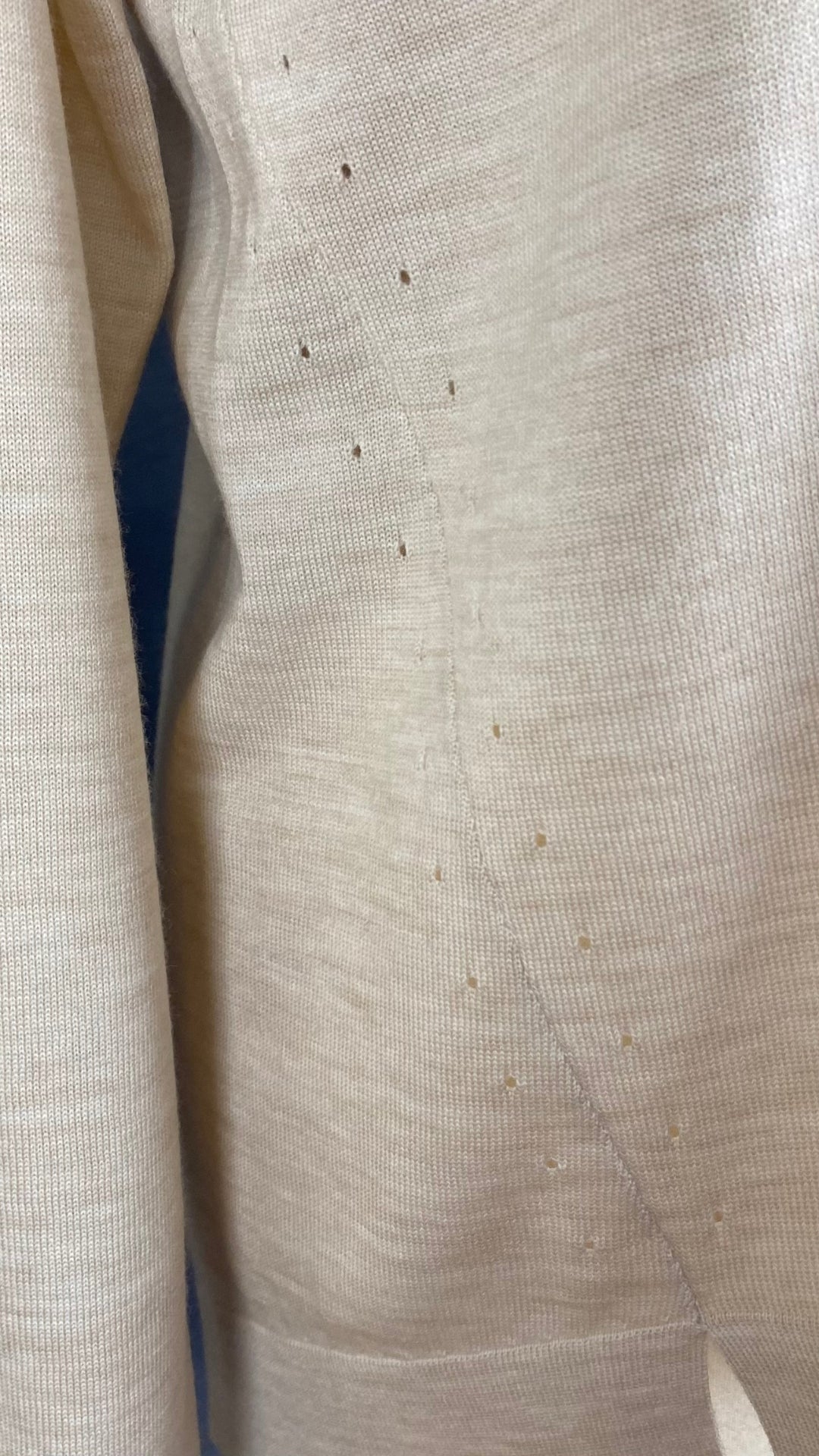 Chandail tricot avoine mélange de laine mérinos et coton, marque J.Crew, taille small. Vue des détails du tissu.