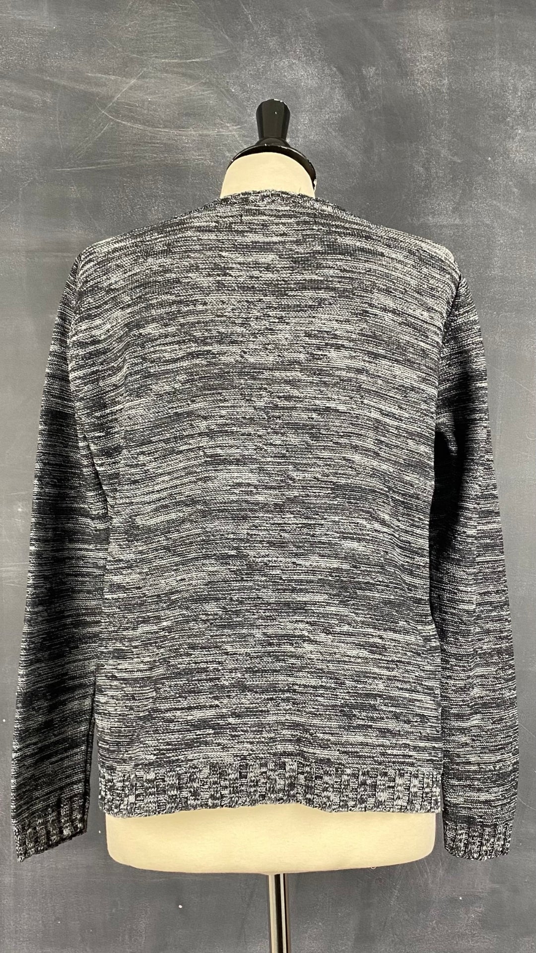 Chandail tricot col rond chiné Minimum, taille large. Vue de dos.