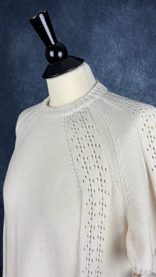 Chandail tricot de coton estival crème modèle Gala Dailystory, taille small. Vue de l'encolure.