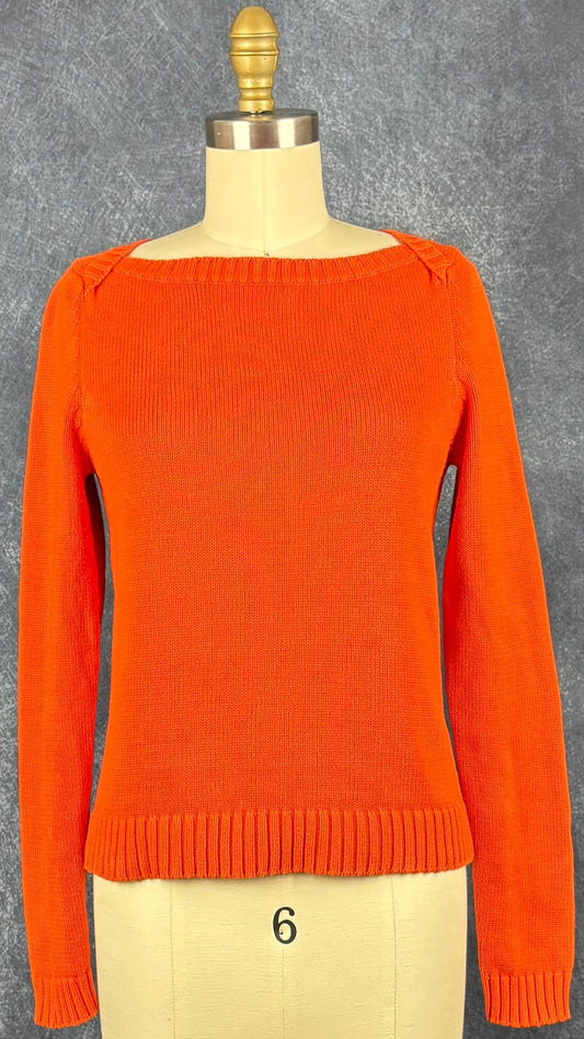 Chandail tricot coton orangé, encolure large, Jones New York Sport, taille small. Vue de face.