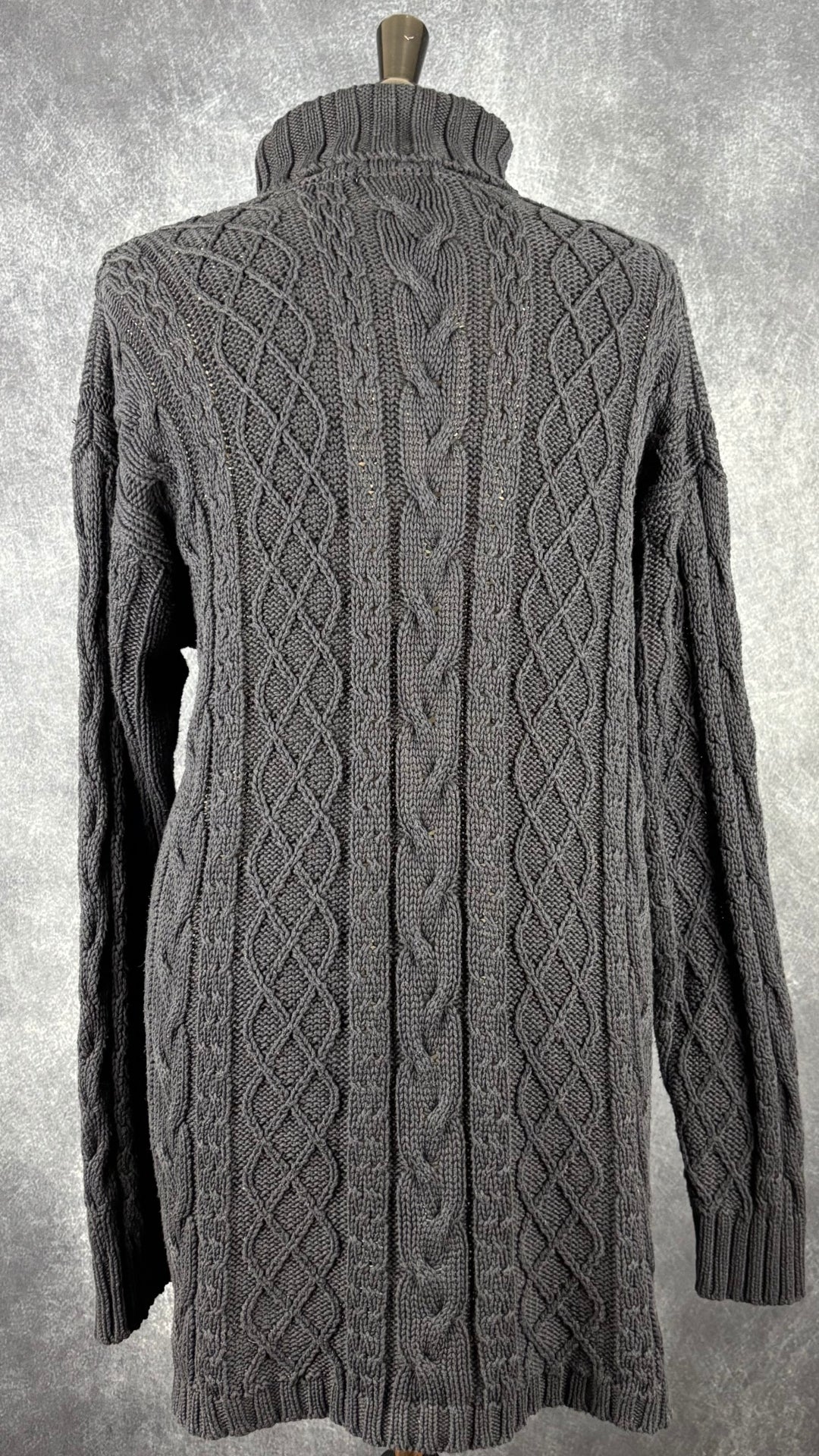 Chandail tunique en tricot de coton torsadé marine à col roulé Ça va de soi, taille medium. Vue de dos.