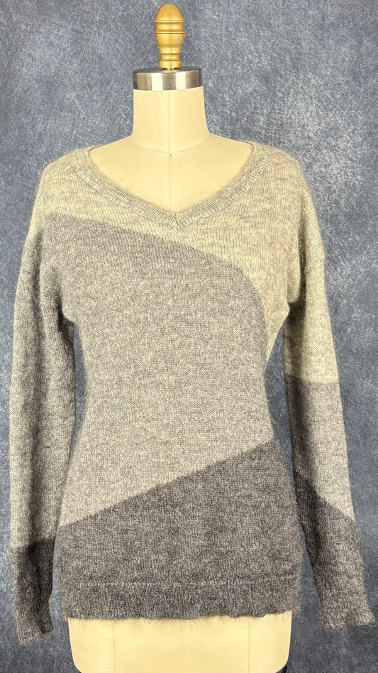 Chandail en tricot duveteux nuances de gris Part Two, taille medium (s). Vue de face.